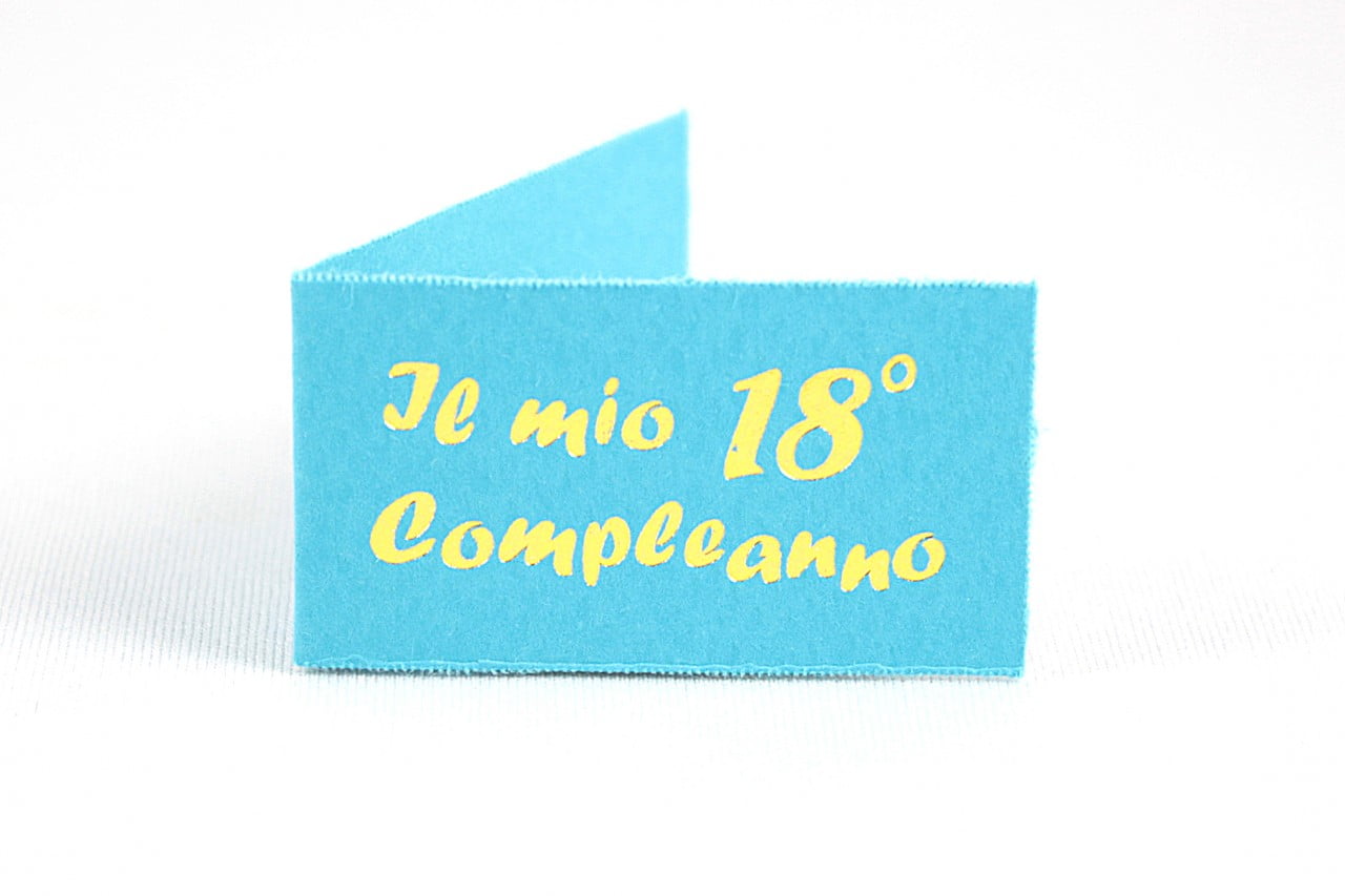 Bigliettino compleanno 18 anni azzurro con scritta gialla