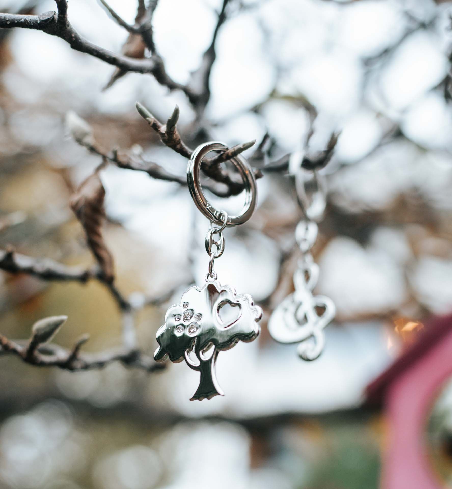 bomboniera portachiavi acciaio albero della vita con strass