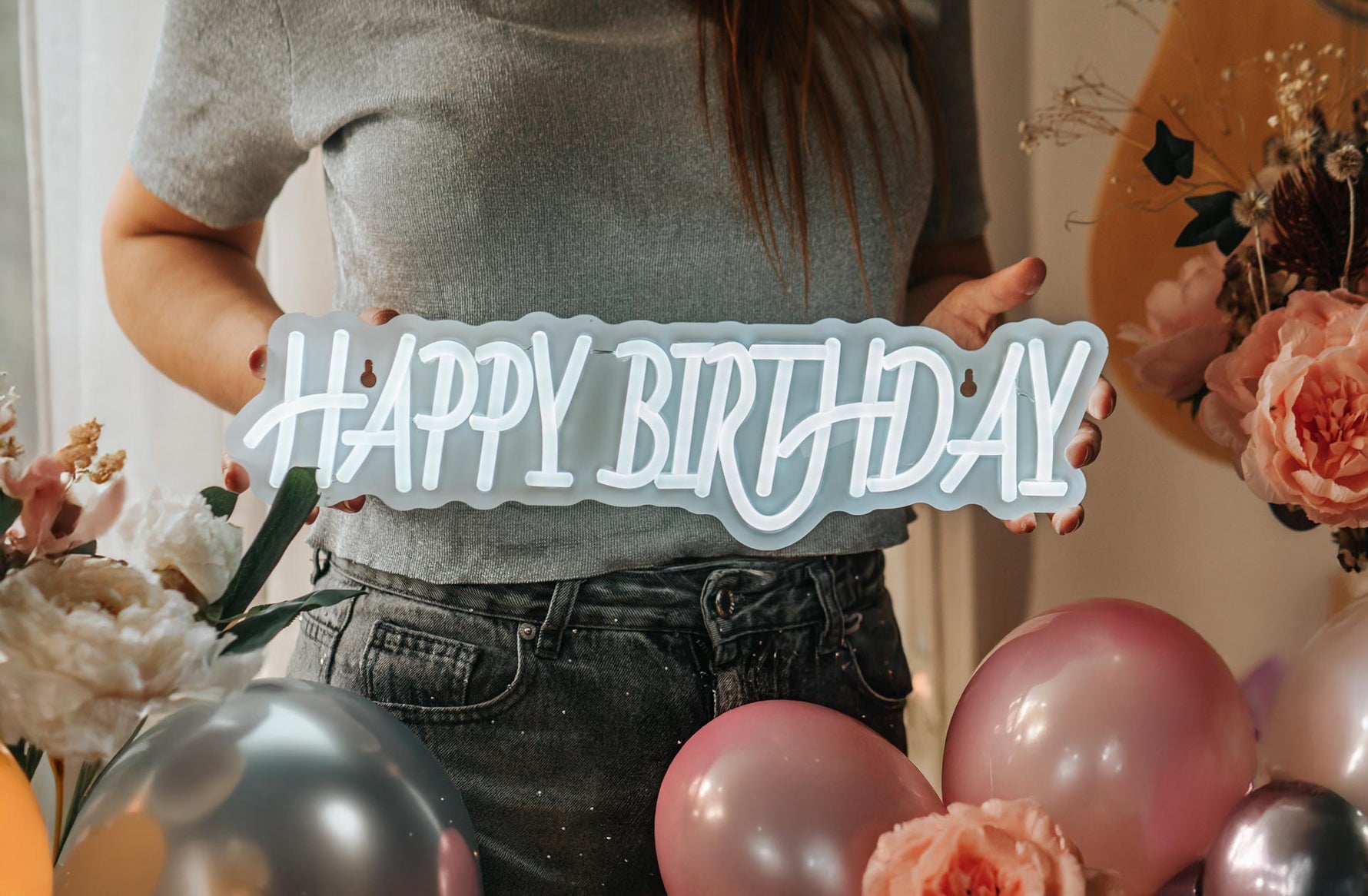 scritta buon compleanno neon