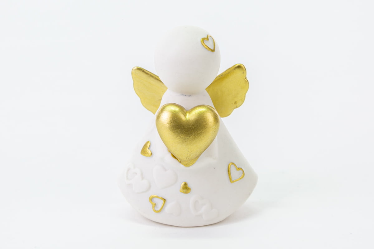 Bomboniera Angelo in porcellana bianca con cuore oro