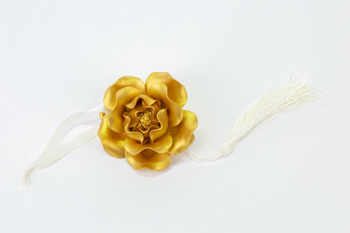 Bomboniera Appendino Rosa In Porcellana Oro Con Magnete