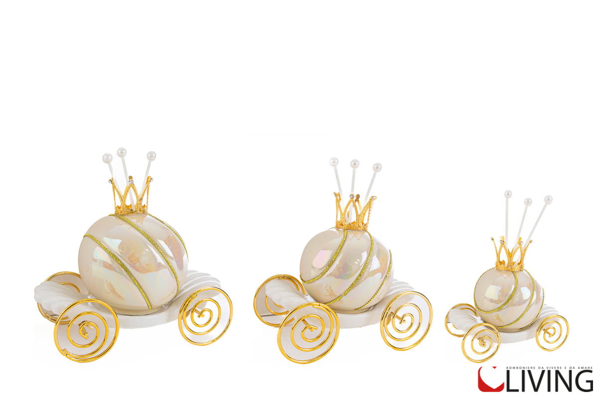 Bomboniera-profumatore-carrozza-oro-con-corona-55220-1