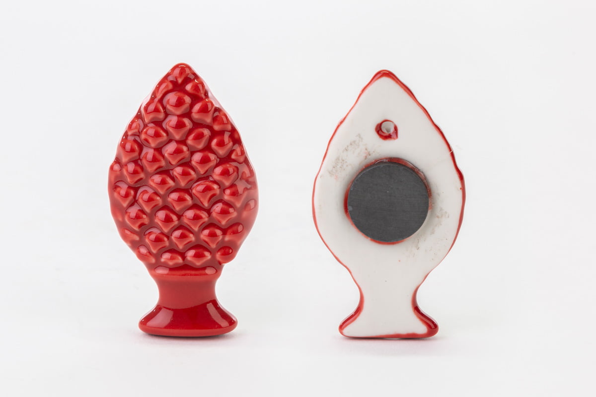Bomboniera Pigna magnete in porcellana rossa