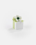 Scatolina in plex bianca con applicazione fiore