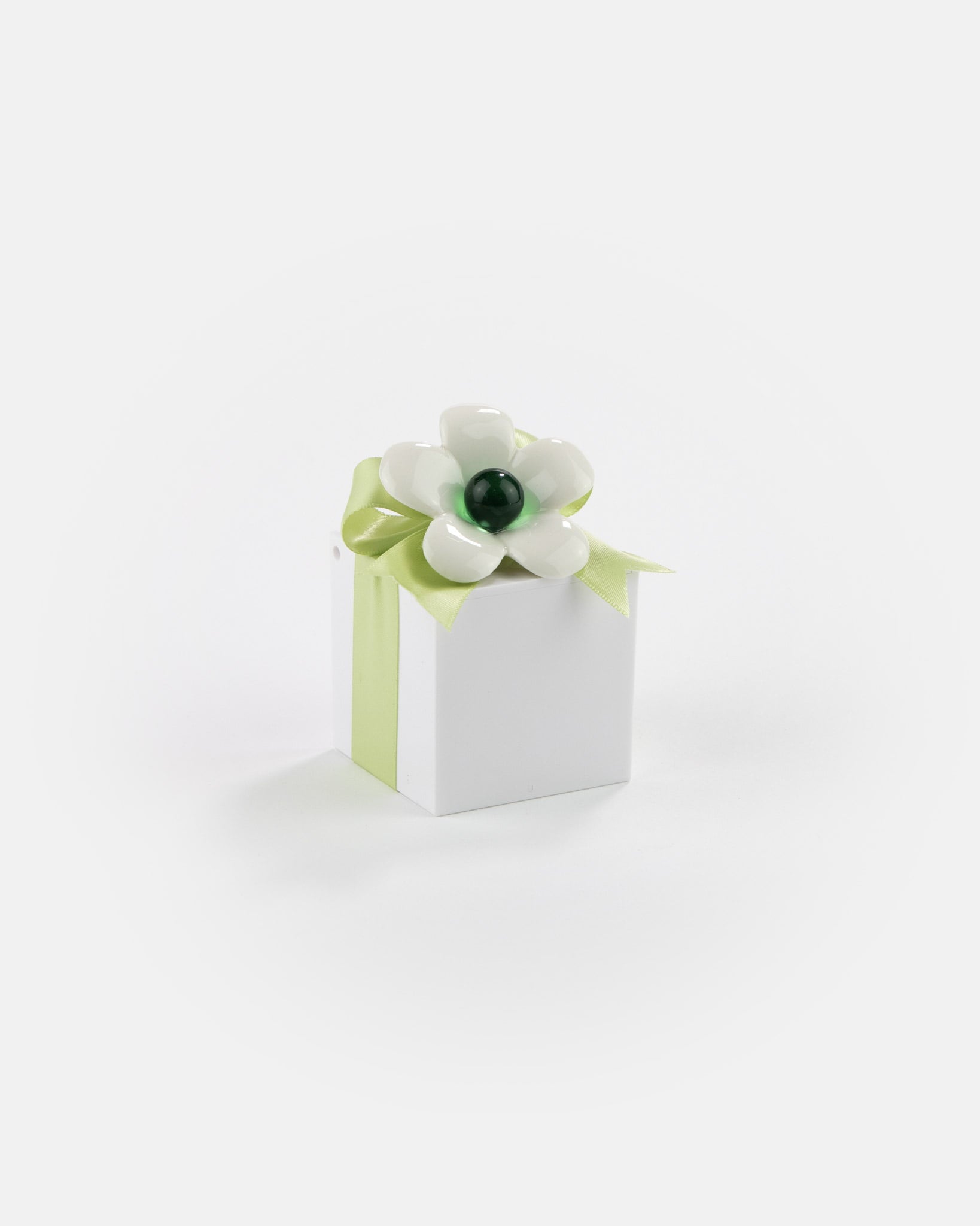 Scatolina in plex bianca con applicazione fiore