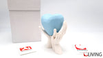 bomboniera mani bianche con cuore azzurro