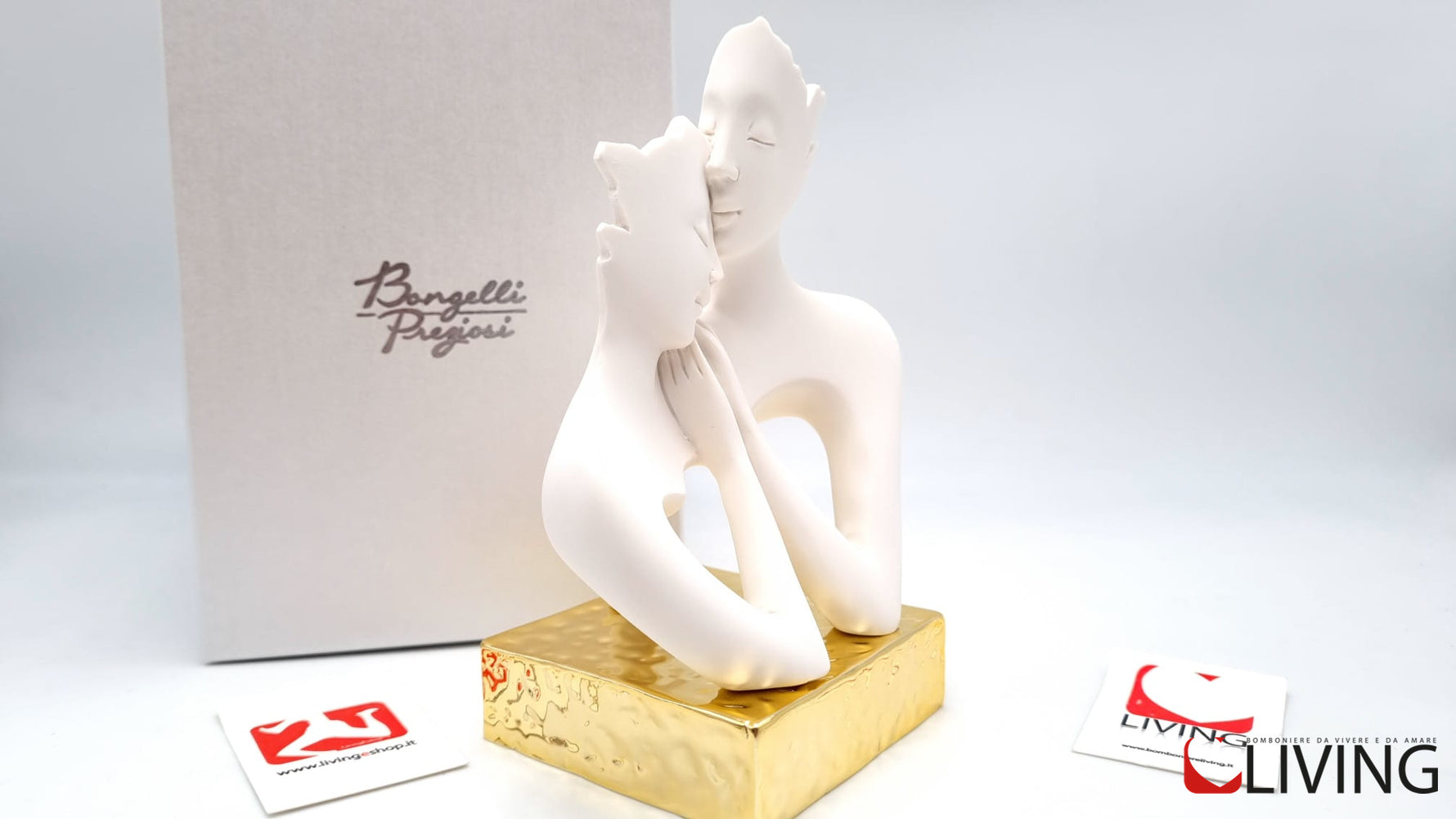 bomboniera statua coppia innamorati base oro