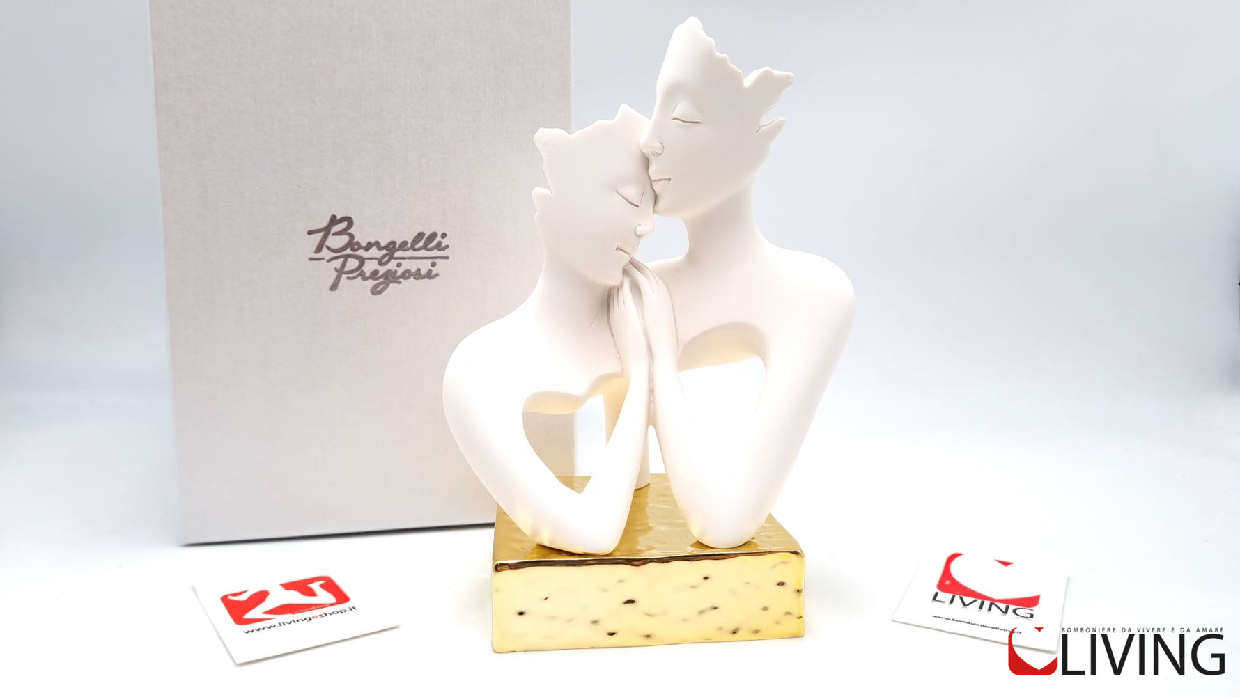 bomboniera statua coppia innamorati base oro