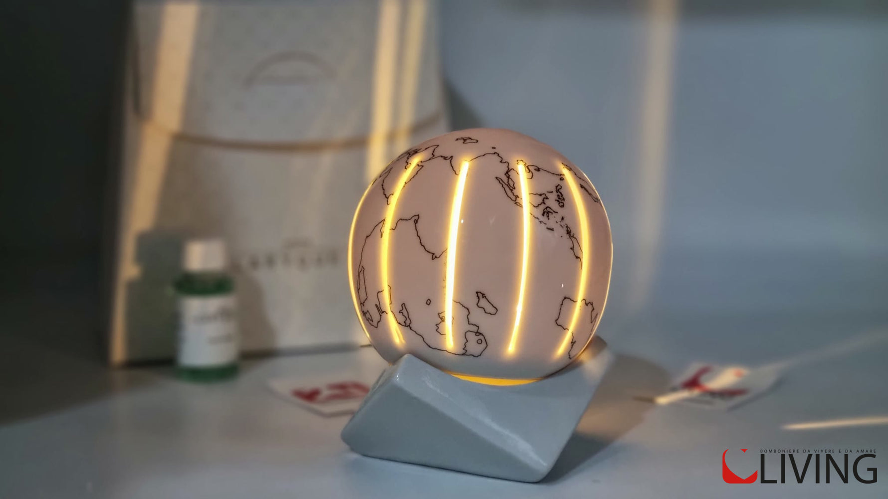 bomboniera mappamondo in porcellana luce led con base