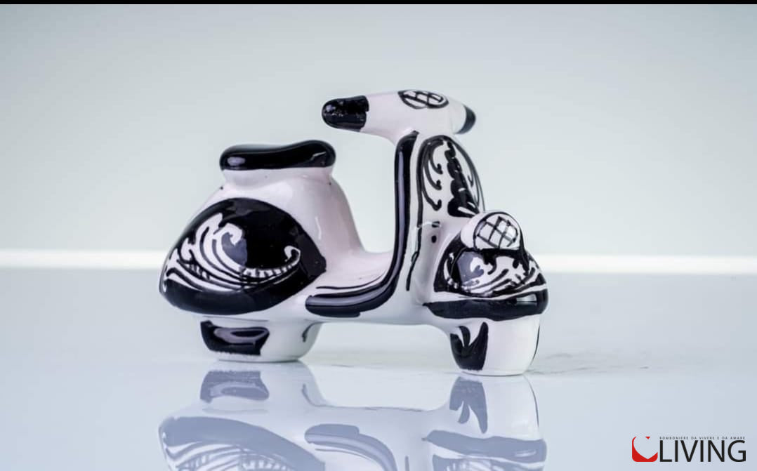 bomboniera vespino in ceramica di caltagirone ghirigori in nero e bianco