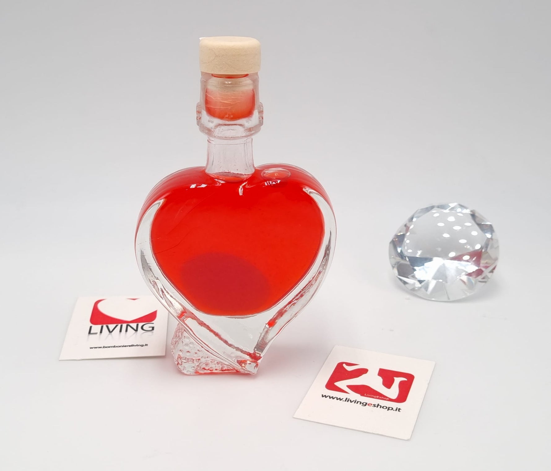 Bottiglia in vetro con liquore di fragoline