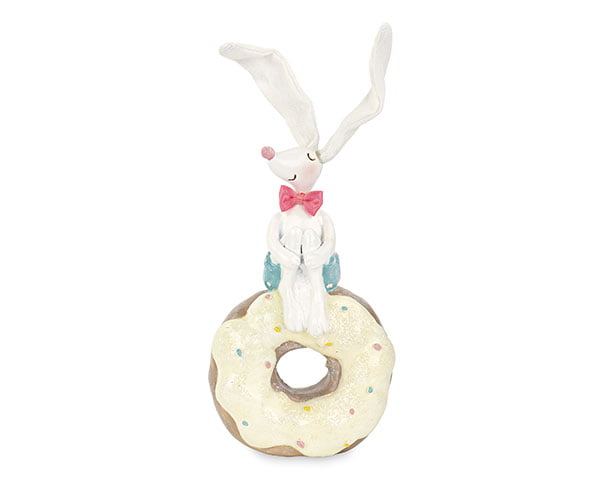 coniglio seduto su donuts