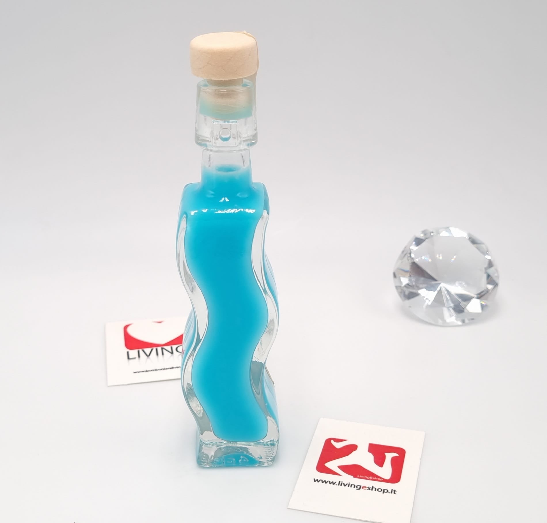 Bottiglia di vetro con liquore crema di viagroncello