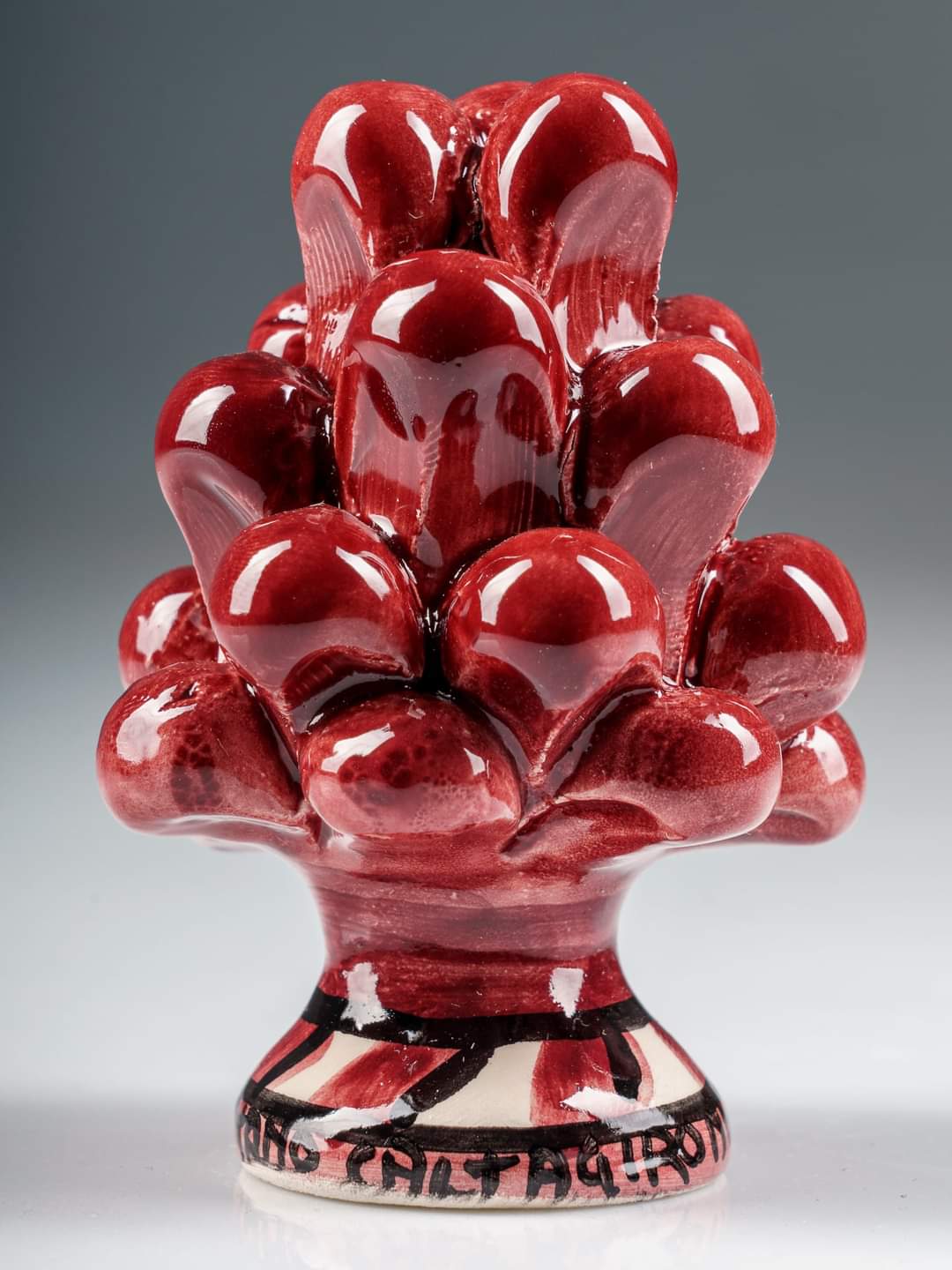 Bomboniera tipica Siciliana Pigna ceramica di Caltagirone rossa