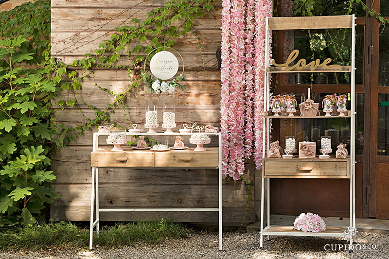 Cerchio oro con rose bianche