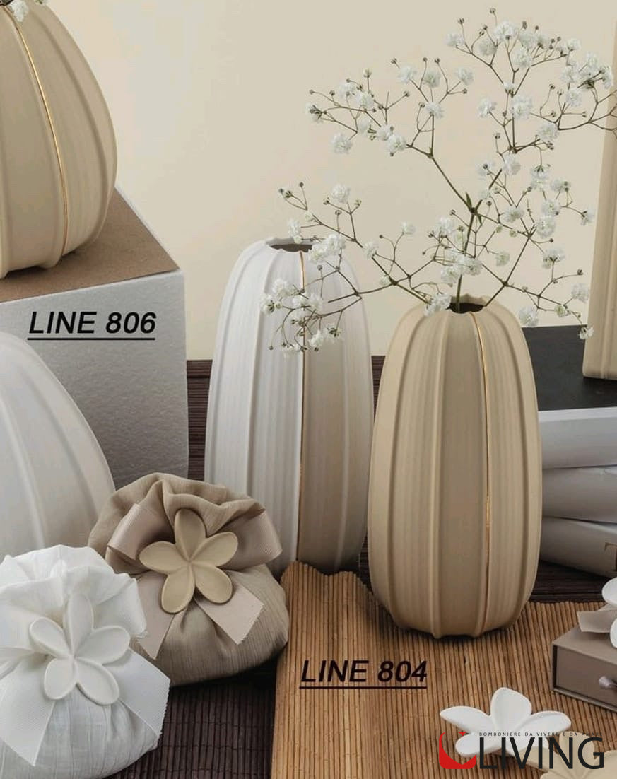 bomboniera vaso medio porcellana beige e bianco scanalature verticali