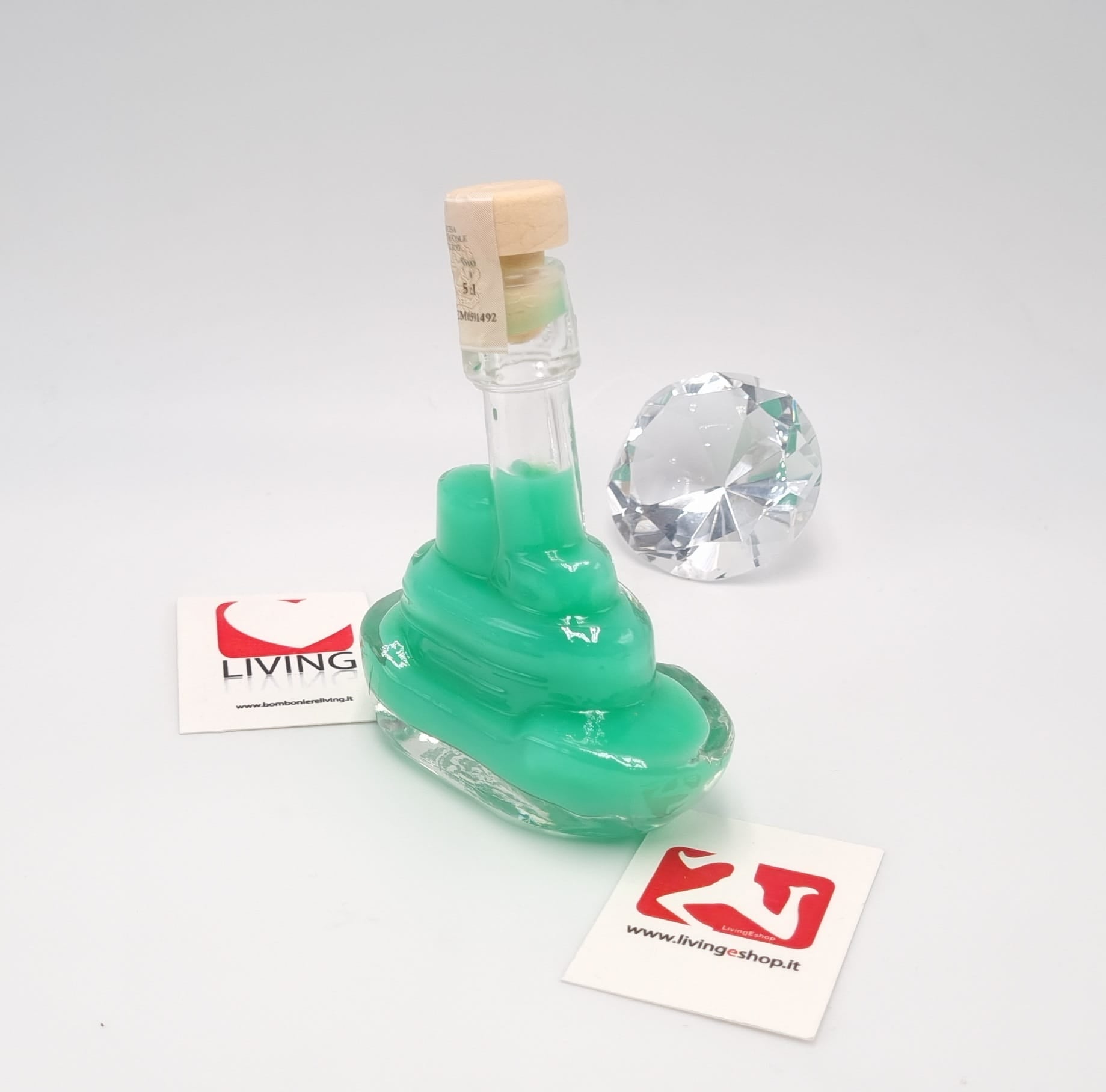 Bottiglia di liquore a forma di nave con crema di menta