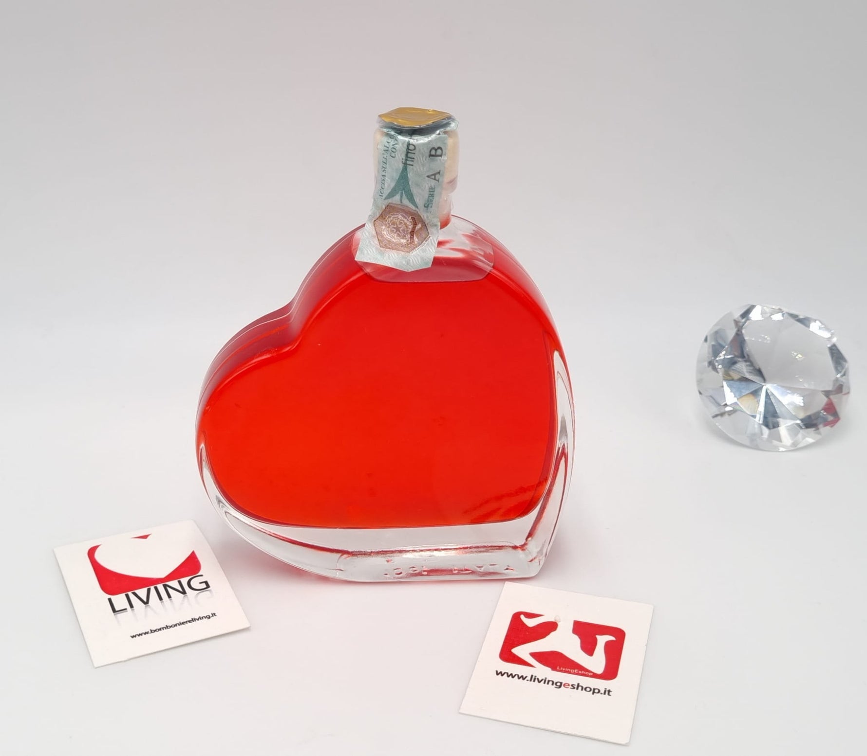 Bottiglia di vetro con liquore di fragoline