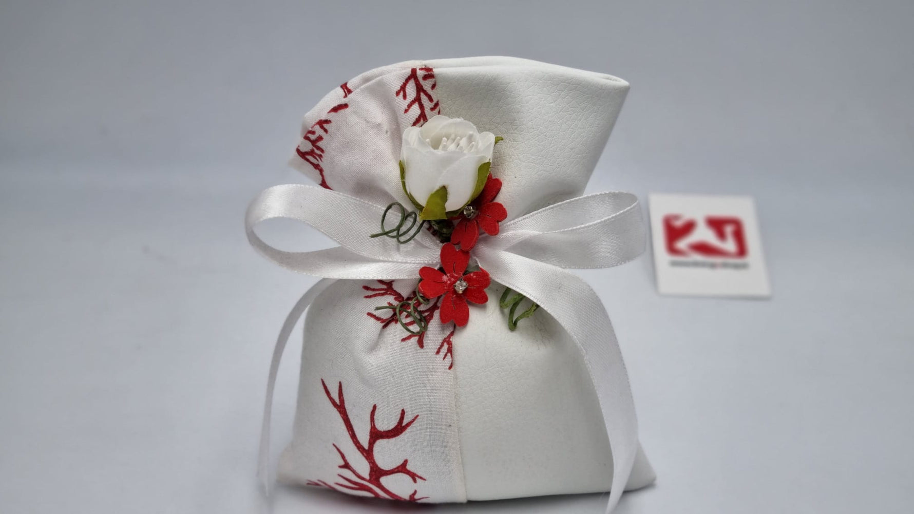 Sacchetto laurea  ecopelle bianca e corallo rosso