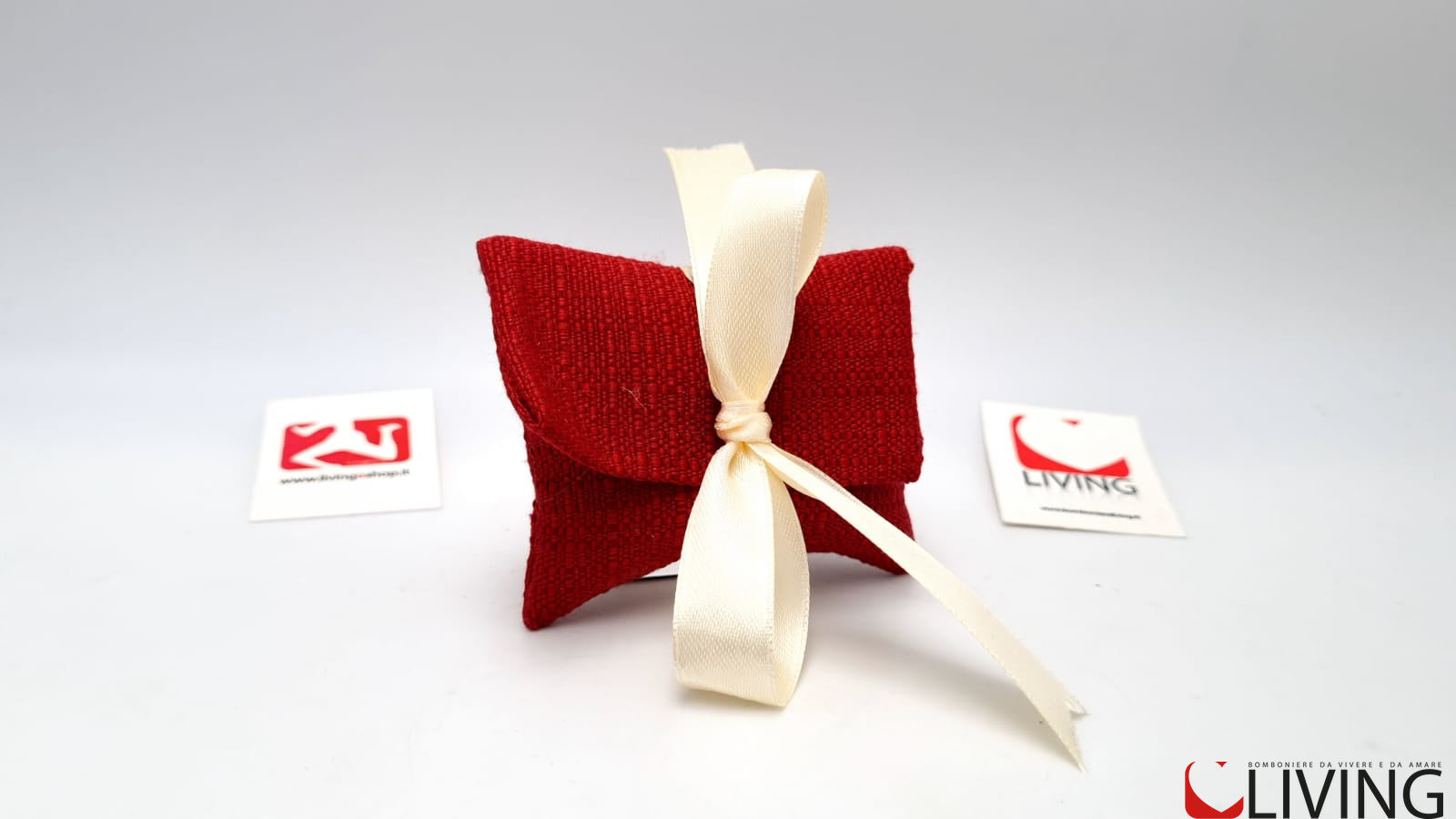 bustina lettere portaconfetti in tessuto linea intrecci d’amore rosso