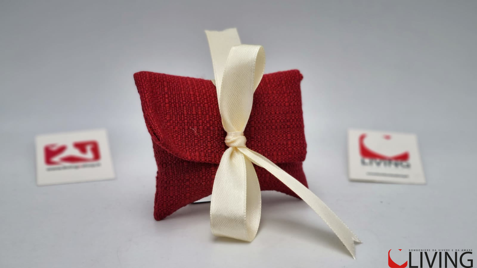 bustina lettere portaconfetti in tessuto linea intrecci d’amore rosso