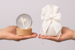 bomboniera palla in vetro con trilly inciso 3d e base in legno con luce led