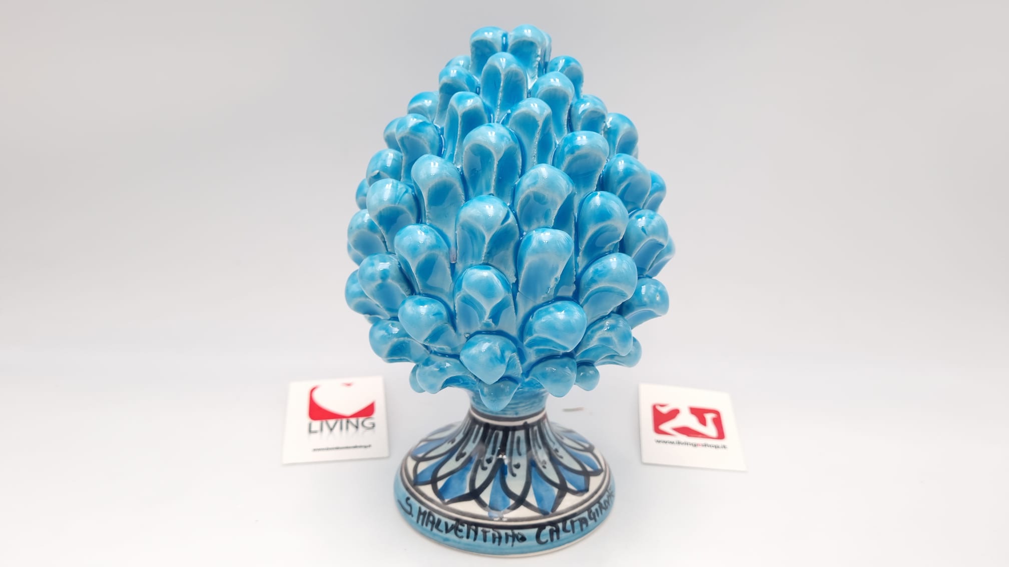 Bomboniera Tipica Siciliana Pigna In Ceramica Di Caltagirone Colore Turchese Con Base Decorata