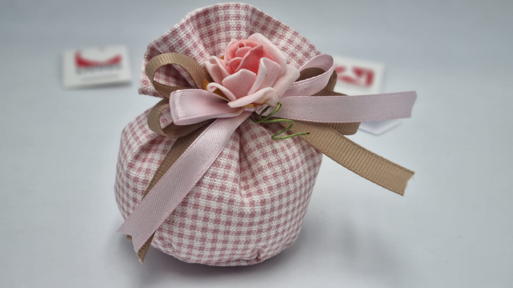 Sacchetto nascita e battesimo quadrucci rosa
