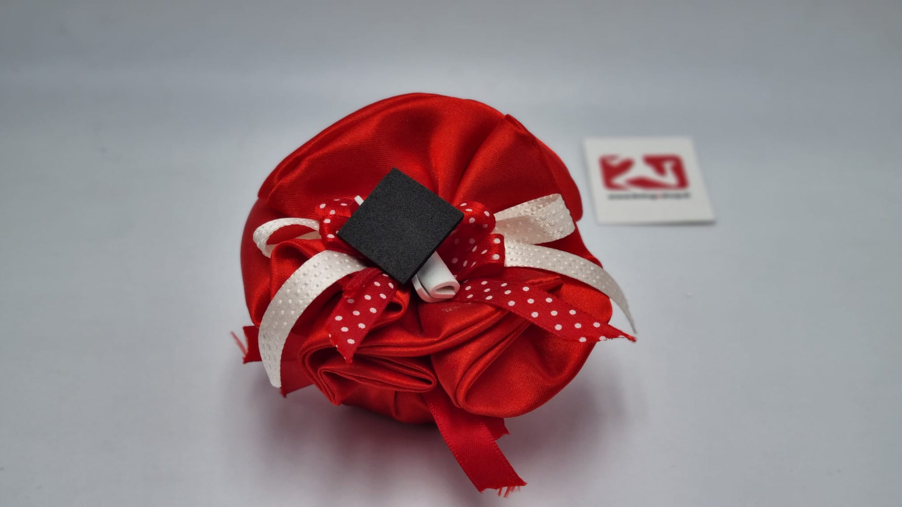 Sacchetto laurea rotondo in raso rosso