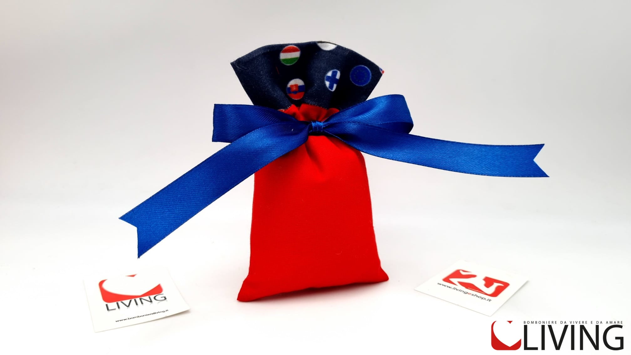 sacchetto cotone rosso fascia blu con bandiere