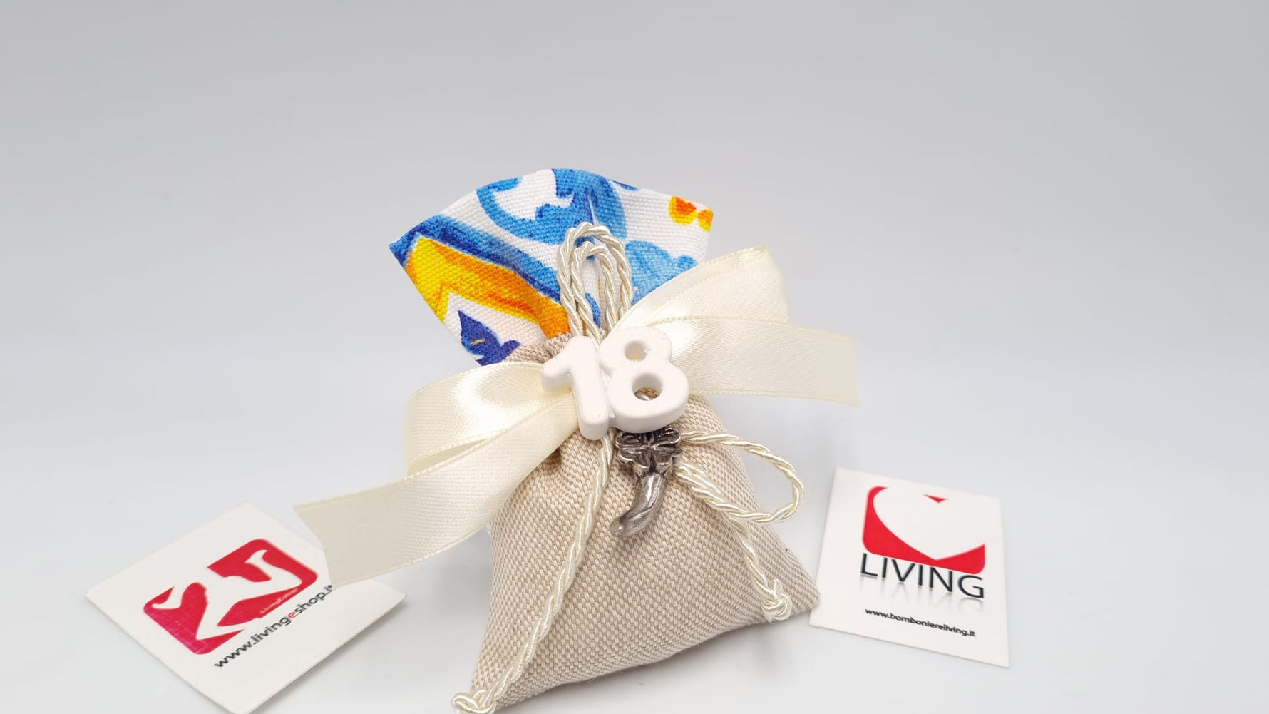 Sacchetto 18 anni con charm corno quadrifoglio