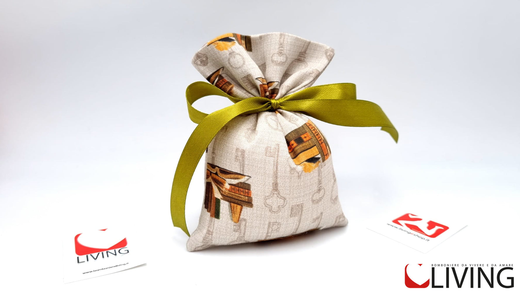 sacchetto retto libri e chiavi