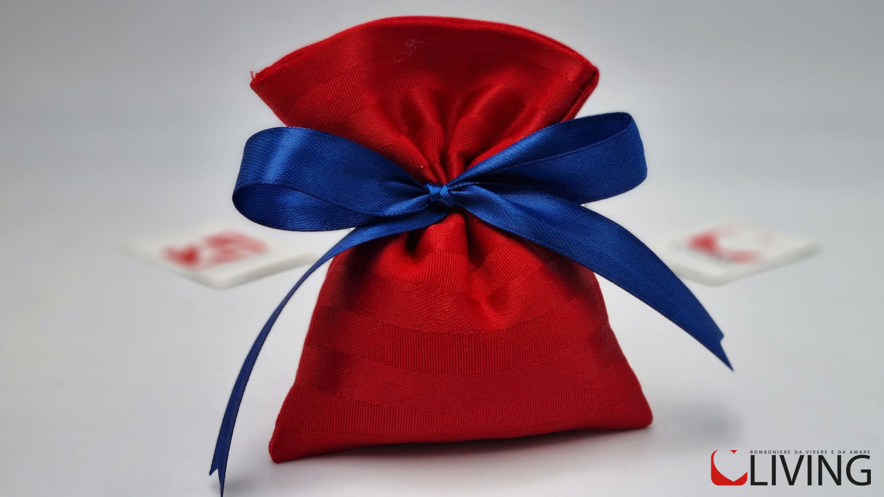 sacchetto rosso retto linea "red ribbon"