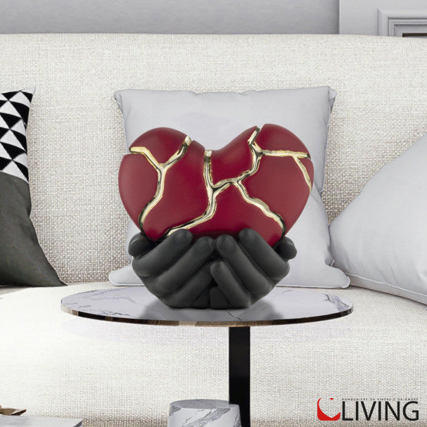 bomboniera mani nere con cuore effetto kintsugi rosso e venature oro