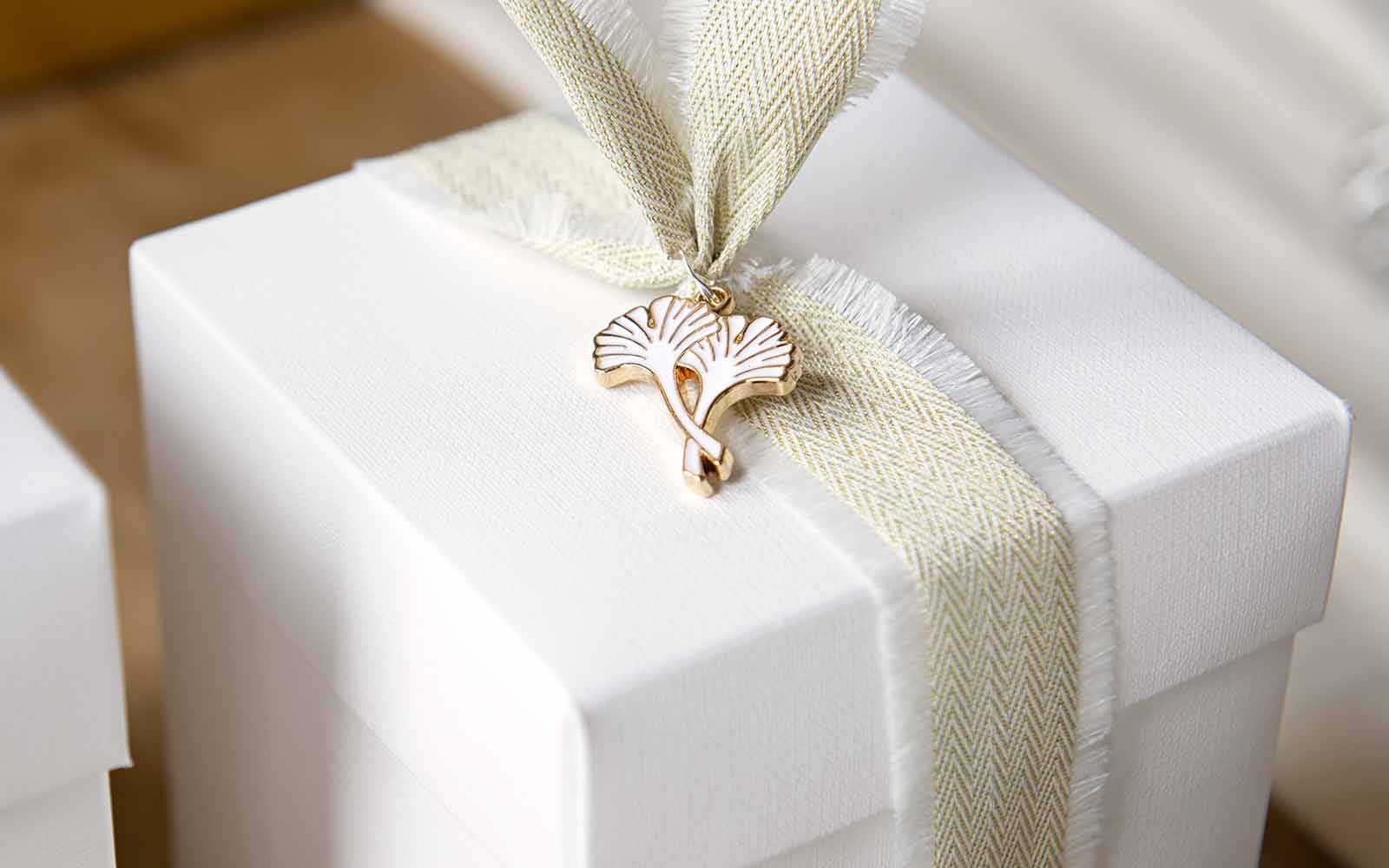 Bomboniera Matrimonio Tema Tropical Chic Profumatore Ananas Bianco E Oro